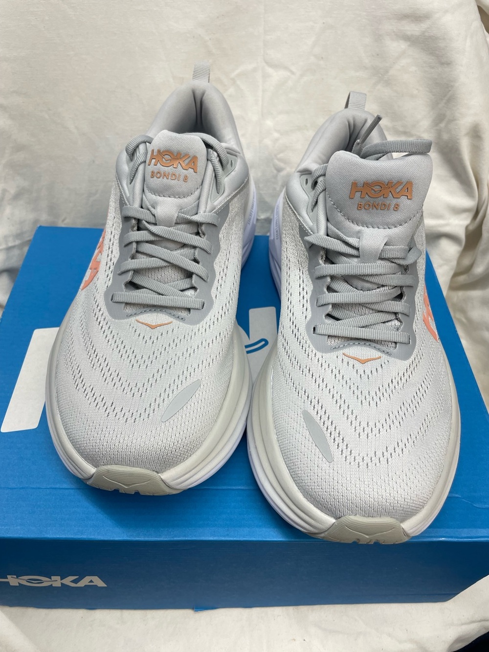 NEW!!! Hoka Bondi 8 wide Running Shoes - Light Gray with Peach Logos sz 11-D